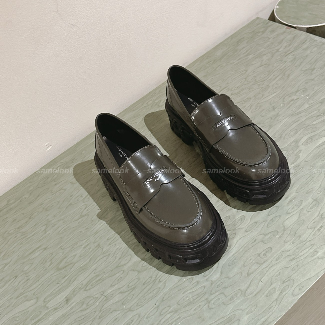 루이비통 레코드 로퍼