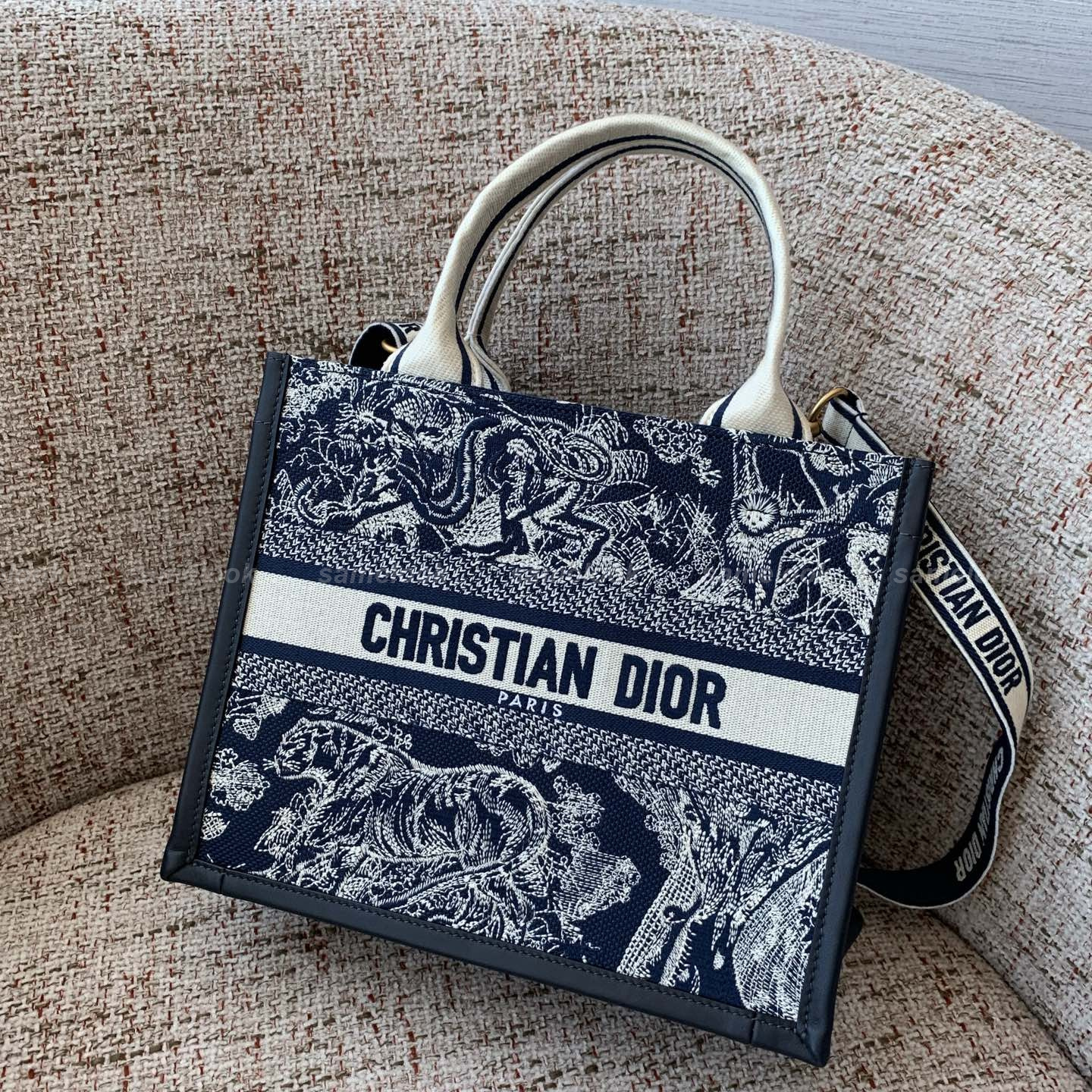 [프리미엄] 디올 북 토트백 스몰